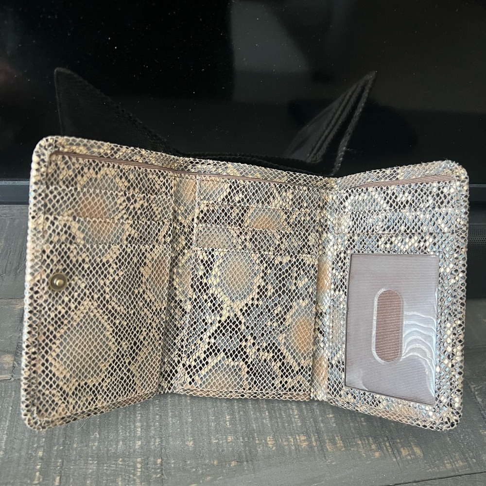 Hobo Bags Leather Wallet Snake Pattern - Picture 2 of 3